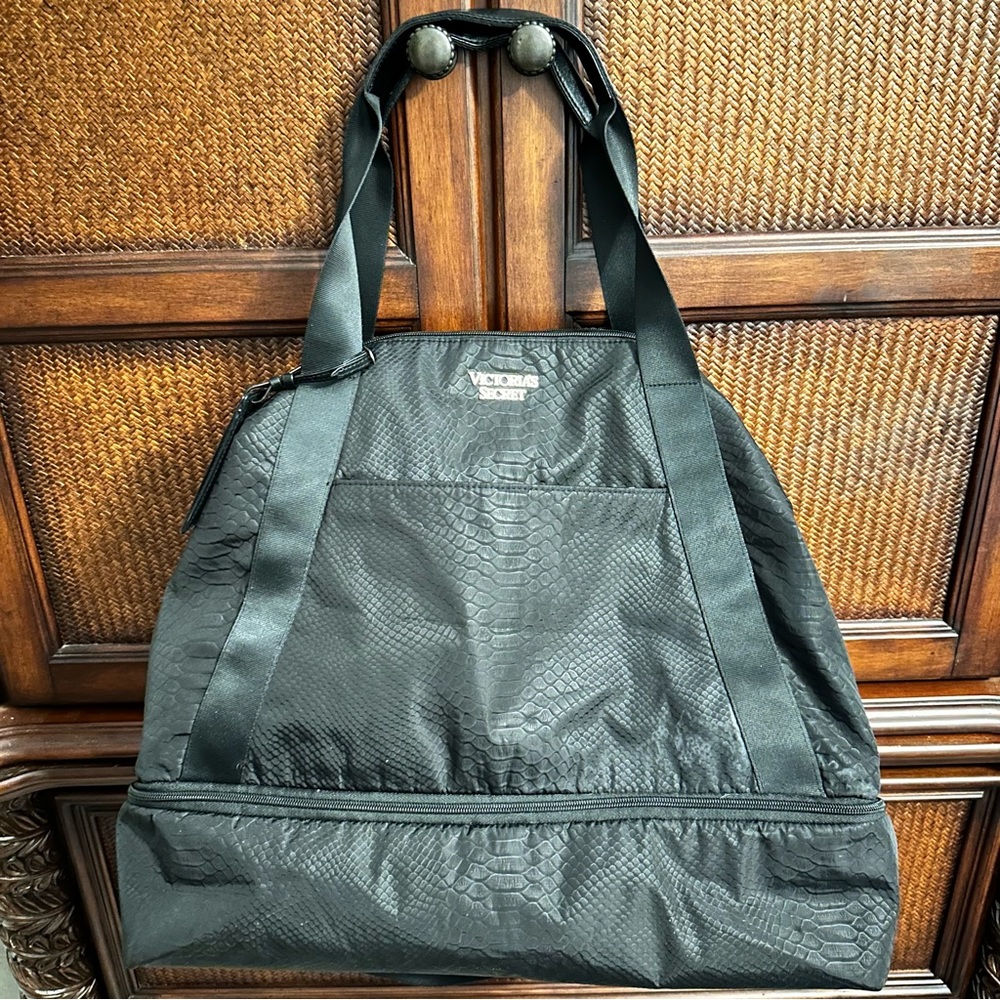 Oversized, Victoria’s Secret limited edition, weekender bag